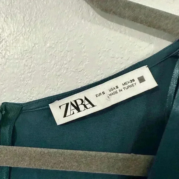 141. ZARA DUCK GREEN 100% VISCOSE SATIN EFFECT CUT OUT DRESS-S - Picture 3 of 4